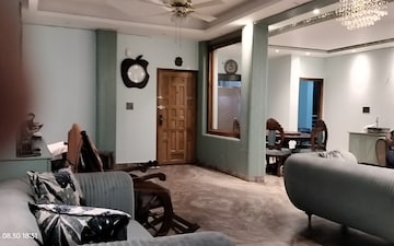 6 BHK Builder Floor For Sale in Green Fields Colony