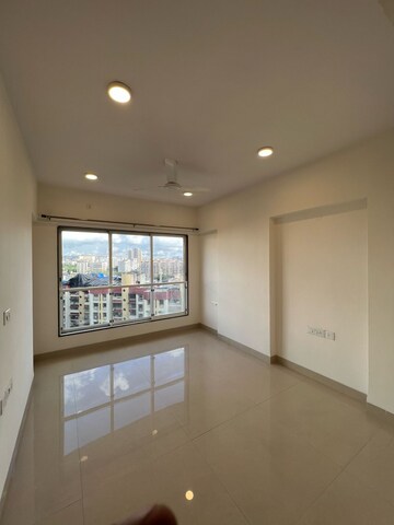 Room in 2 BHK Apartment at Pride Park Royale, Andheri East – for Rent