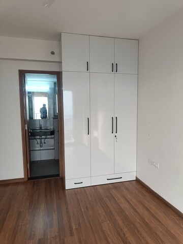 Room in 2 BHK Apartment at Godrej Woods, Sector 43 – for Rent