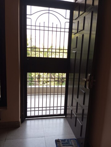Room in 2 BHK Builder Floor at RWA Apartments Sector 27, Sector 27 – for Rent