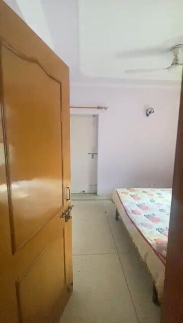Furnished Amenities in 3 BHK Apartment at Sector 21c – for Rent