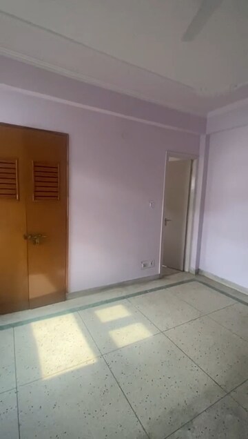 Room in 3 BHK Apartment at Sector 21c – for Rent
