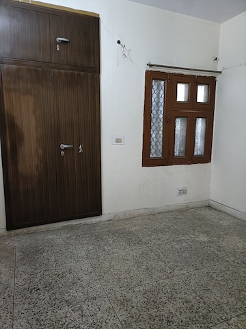 Room in 2 BHK Apartment at Ip Extension – for Rent