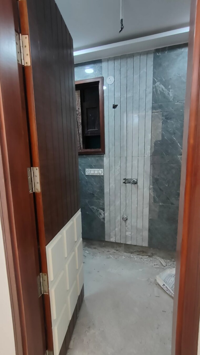 Bathroom, rohini sector 11 3 Bedroom 96 Sq.Mt. Builder Floor In Rohini Sector 11 Delhi 8315984