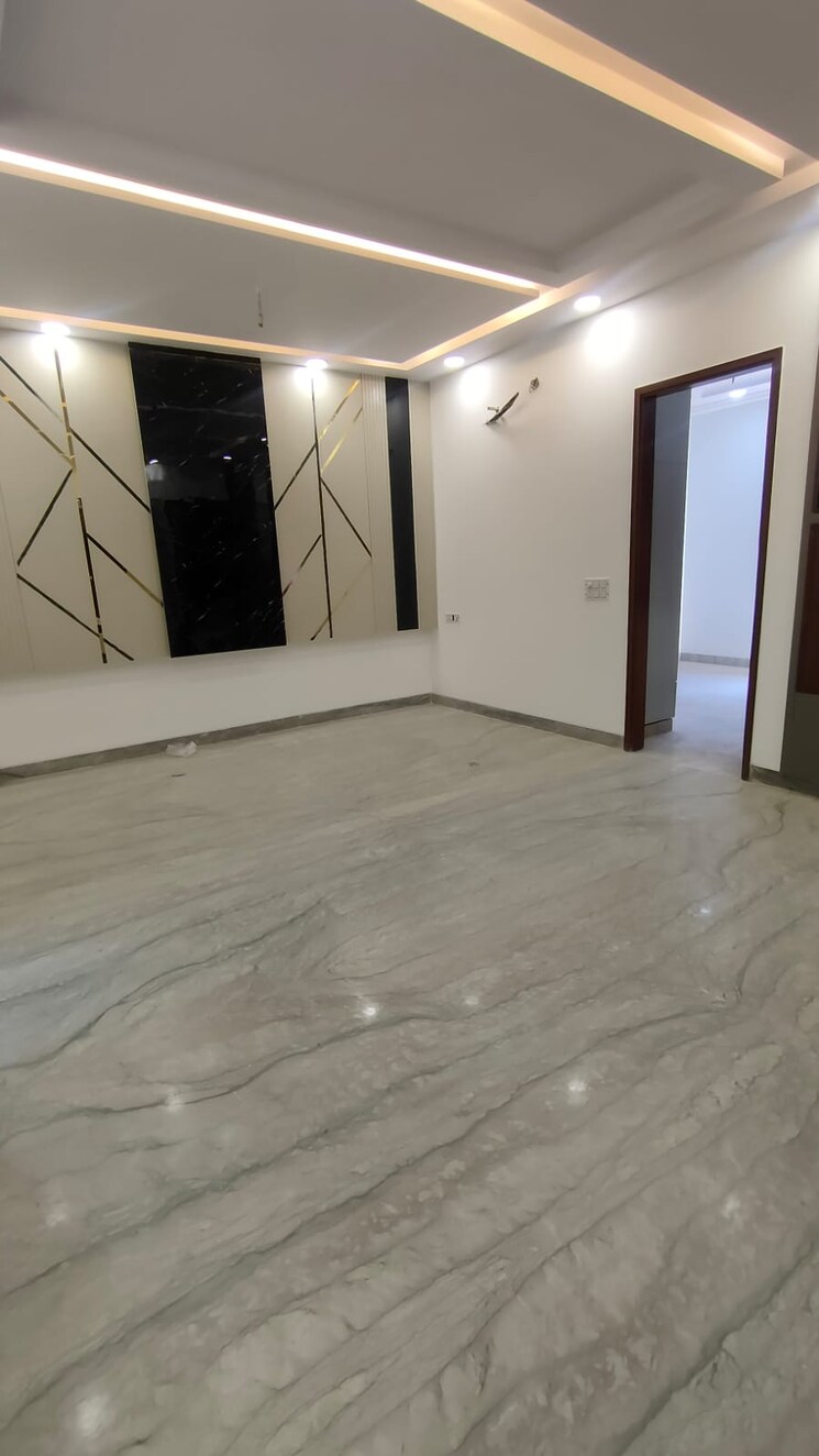 Room, rohini sector 11 3 Bedroom 96 Sq.Mt. Builder Floor In Rohini Sector 11 Delhi 8315984