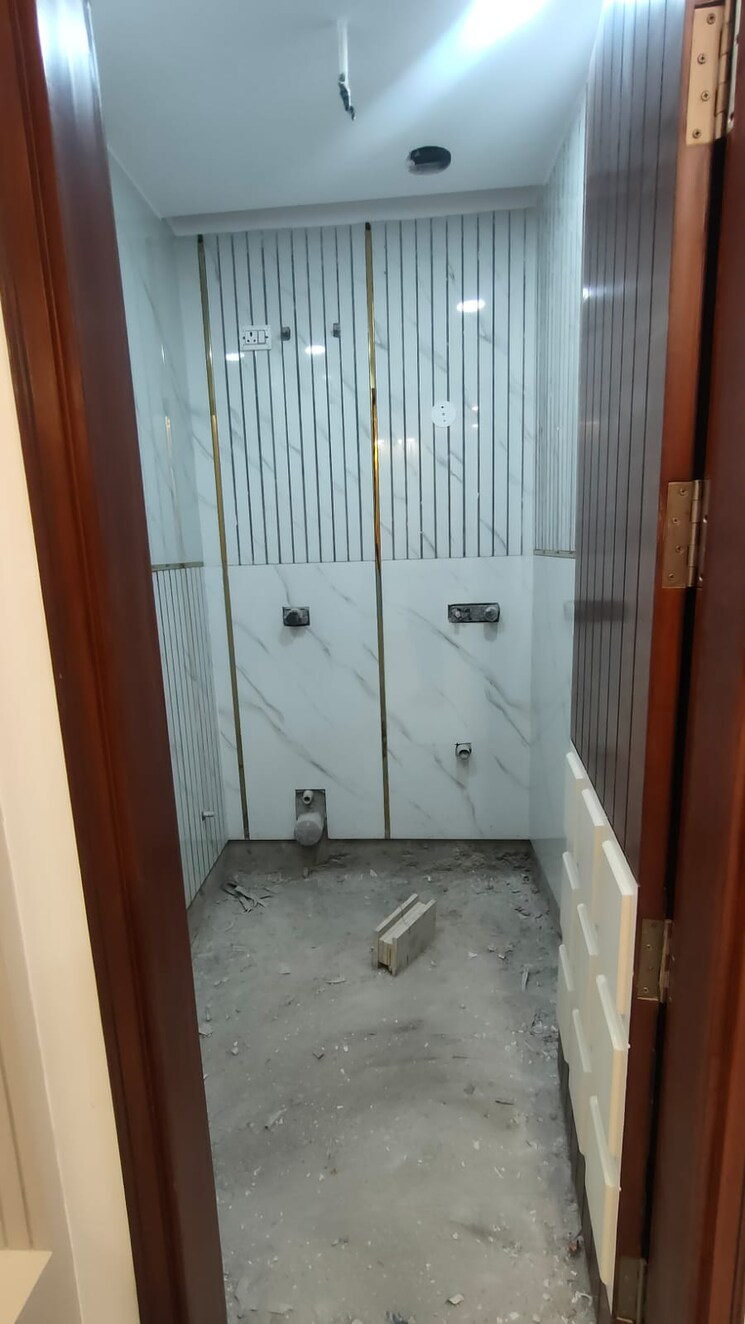 Bathroom, rohini sector 11 3 Bedroom 96 Sq.Mt. Builder Floor In Rohini Sector 11 Delhi 8315984