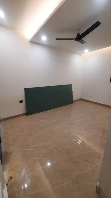 Bedroom in 3 BHK Builder Floor at Sector 43 – for Sale