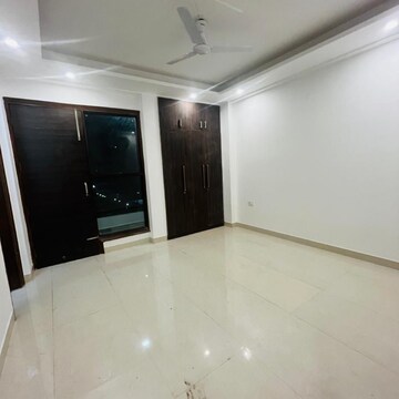 Room in 3 BHK Builder Floor at Ansal Boom Plaza, Sector 57 – for Rent