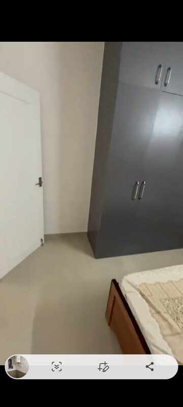 Room in 2 BHK Apartment at Suncity Avenue 76, Sector 76 – for Rent