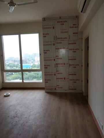Room in 3 BHK Apartment at Pioneer Park Presidia, Sector 62 – for Sale