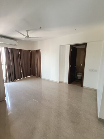 Room in 3 BHK Apartment at Bandra West – for Rent
