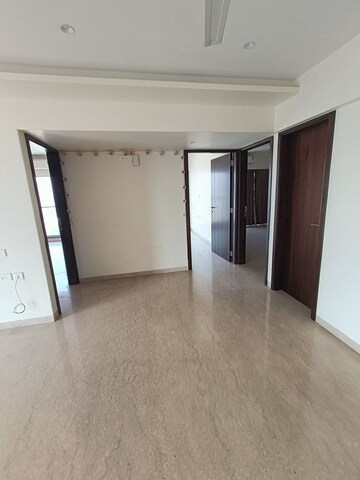 Room in 3 BHK Apartment at Bandra West – for Rent
