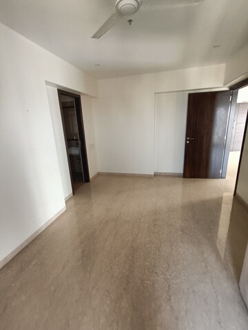 Room in 3 BHK Apartment at Bandra West – for Rent