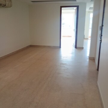 Room in 4 BHK Builder Floor at Unitech Nirvana Country Cedar Crest, Sector 50 – for Rent
