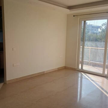 Room in 4 BHK Builder Floor at Unitech Nirvana Country Cedar Crest, Sector 50 – for Rent