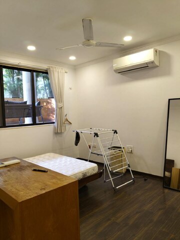 Team Area in 3 BHK Apartment at Bandra West – for Rent