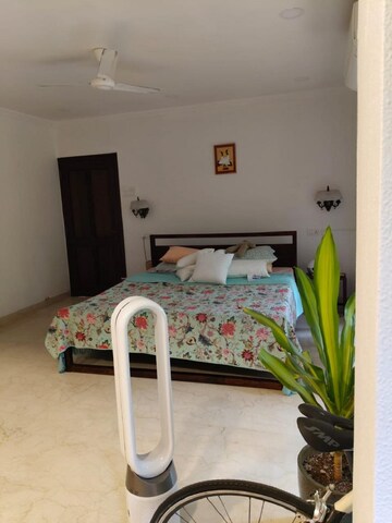 Bedroom in 3 BHK Apartment at Bandra West – for Rent
