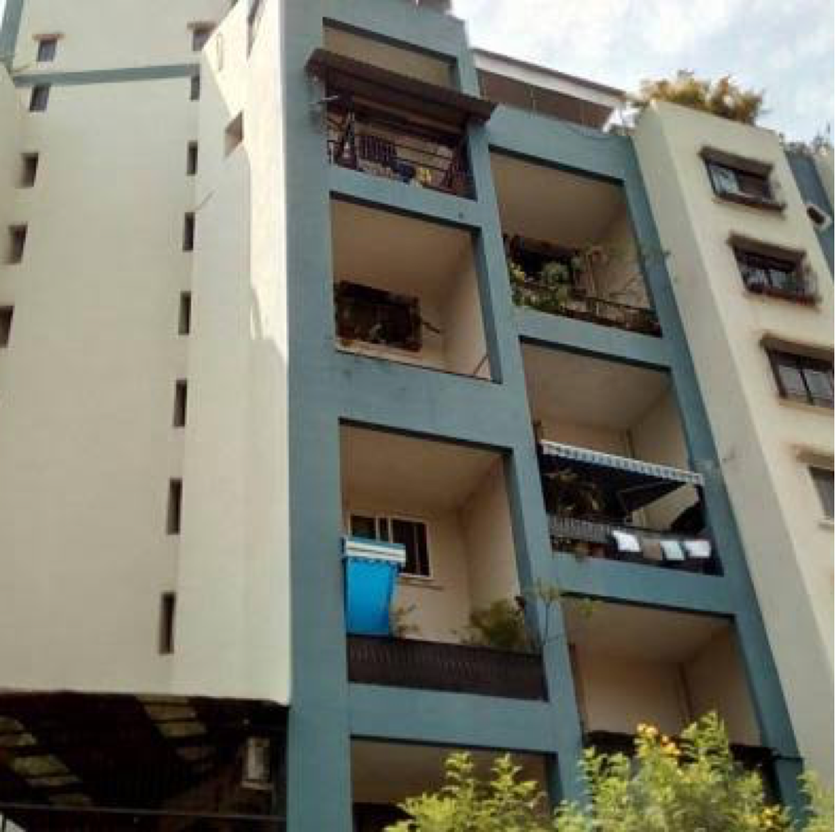 3 BHK + Extra Room Apartment For Sale in Windsor Avenue