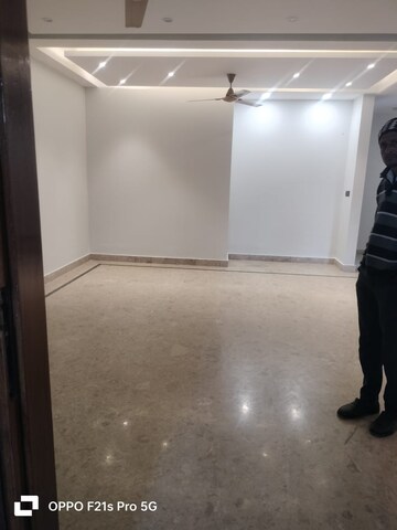 Room in 3 BHK Builder Floor at Ansal Sushant Lok I, Sector 43 – for Rent