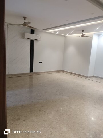 Room in 3 BHK Builder Floor at Ansal Sushant Lok I, Sector 43 – for Rent