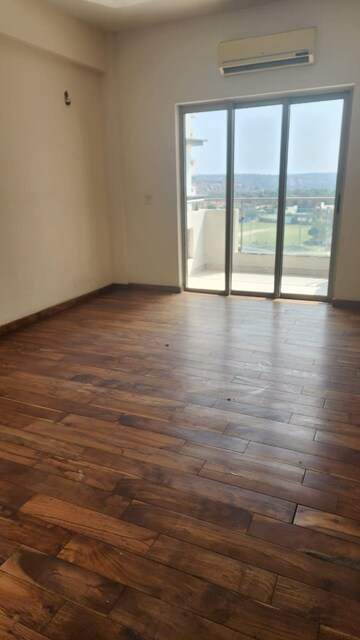 Bedroom in 4 BHK Apartment at DLF Westend Heights, Sector 53 – for Sale