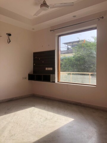 Room in 3 BHK Builder Floor at Sector 23 – for Rent