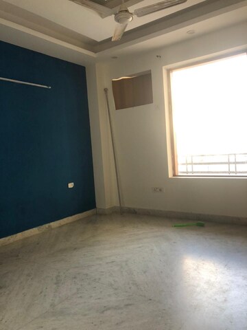 Room in 3 BHK Builder Floor at Sector 23 – for Rent