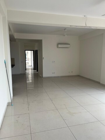 Room in 4 BHK Apartment at Barnala Green Lotus Avenue, Ambala Highway – for Rent