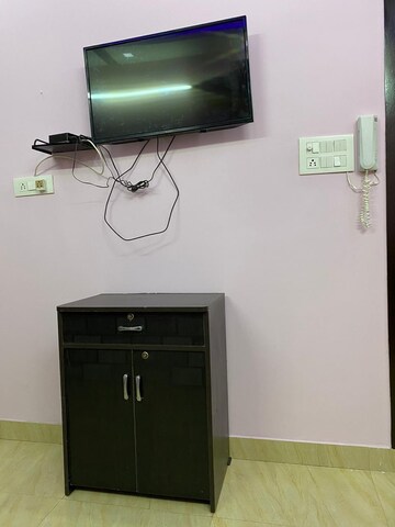 Furnished Amenities in 4 BHK Builder Floor at Rohini Sector 8 – for Rent