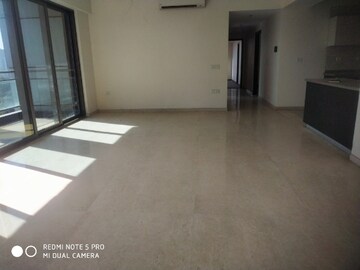 Room in 4 BHK Apartment at Tata Primanti Villas, Sector 72 – for Sale