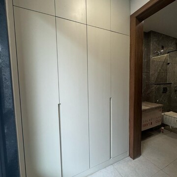 Room in 4 BHK Builder Floor at Unitech South City II, South City 2 – for Sale