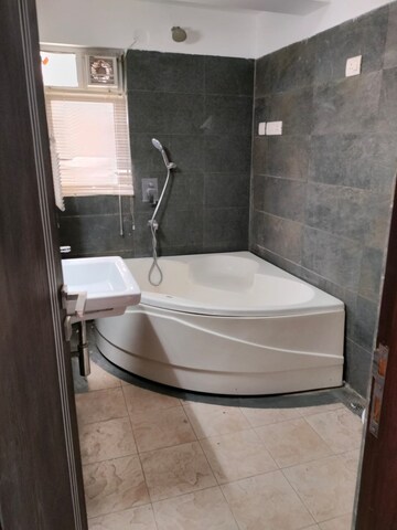 Bathroom in 4 BHK Apartment at DLF Westend Heights, Sector 53 – for Sale