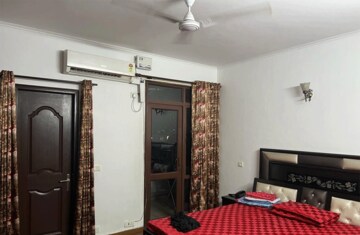 Bedroom in 3 BHK Builder Floor at Sector 122 – for Rent