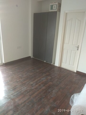 Room in 3 BHK Builder Floor at Sector 122 – for Rent