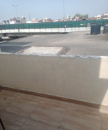 Swimming Pool in 1 RK Villa at Aliganj – for Rent
