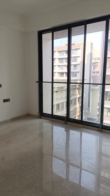Room in 6 BHK Apartment at Evershine Jewel, Khar West – for Sale