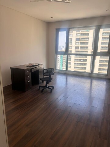 Room in 4 BHK Apartment at Panchshil One North, Magarpatta City – for Rent