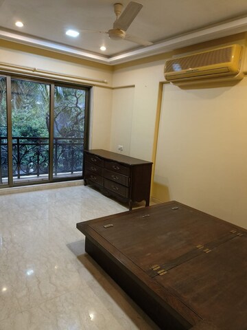 Living Room in 3 BHK Apartment at Khar West – for Rent