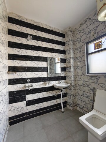 Staircase in 1 RK Builder Floor at Ansal Sushant Lok I, Sector 43 – for Rent