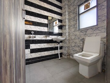 Staircase in 1 RK Builder Floor at Ansal Sushant Lok I, Sector 43 – for Rent