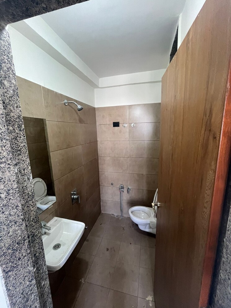 Bathroom, abhay-ratna-shashwat 2 Bedroom 96 Sq.Yd. Apartment In Chandlodia Ahmedabad 8317440