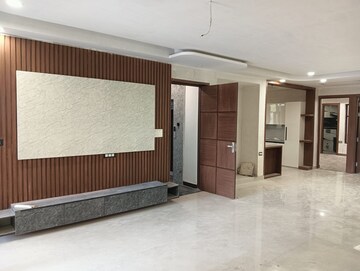 Room in 3 BHK Builder Floor at Green Fields Colony – for Sale