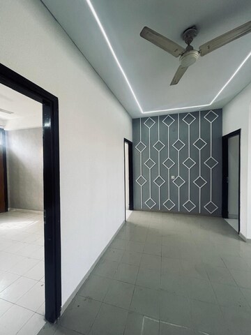 Room in 4 BHK Apartment at Sushant Lok 3, Sector 57 – for Sale