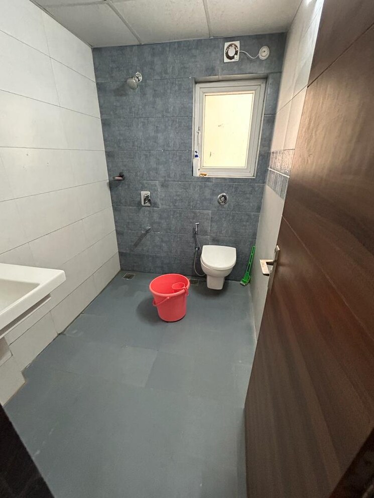 Bathroom, krishna-garden 2 Bedroom 828 Sq.Ft. Apartment In Govindpuram Ghaziabad 8318136