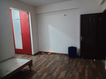 Room in 3 BHK Apartment at Corona Graceiux, Sector 76 – for Rent