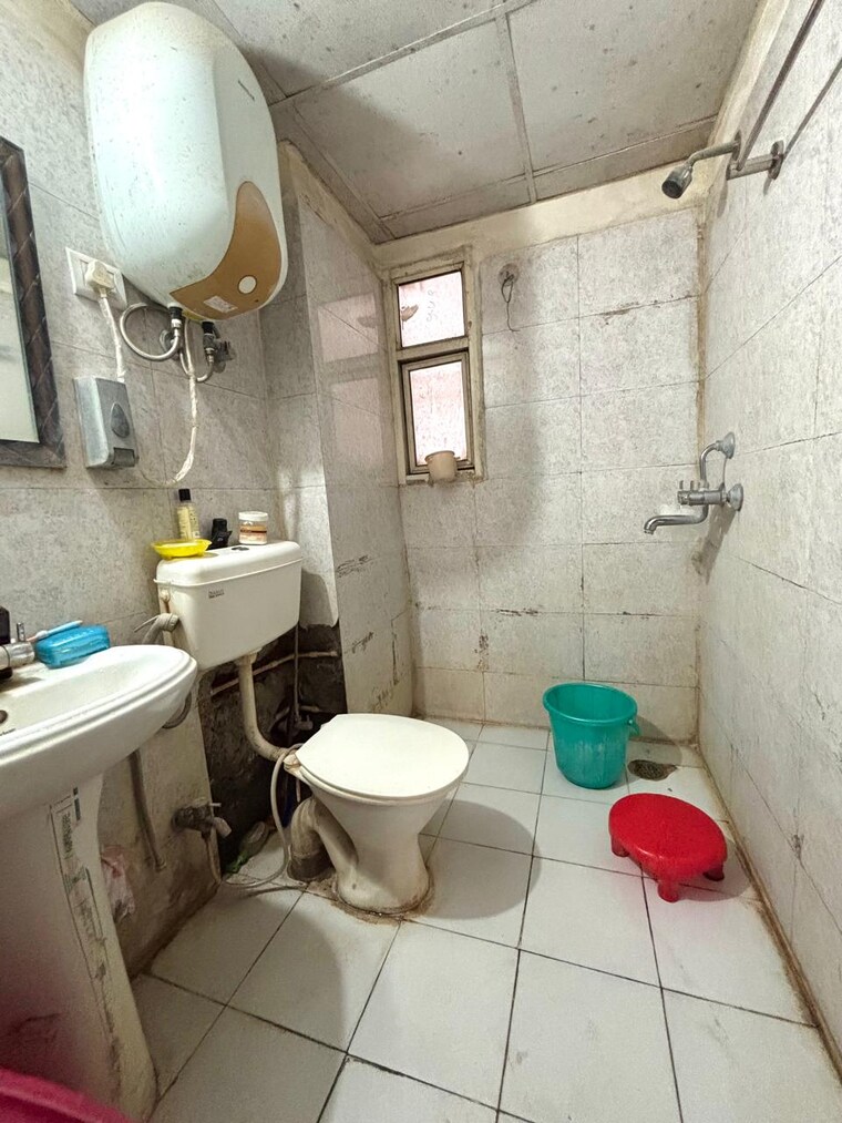 Bathroom, panchsheel-greens-ii 2 Bedroom 915 Sq.Ft. Apartment In Sector 16 Greater Noida Greater Noida 8318000