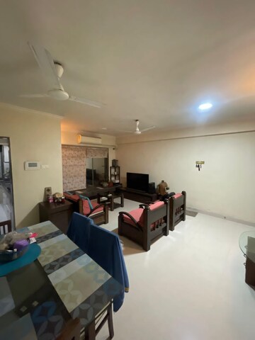 Team Area in 2 BHK Apartment at Thane West – for Sale