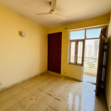 Room in 3 BHK Apartment at Tulip White, Sector 69 – for Rent