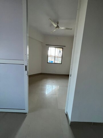 Room in 4 BHK Apartment at Satra Satara One, Goregaon West – for Sale