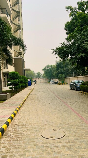 Parking in 3 BHK Apartment at Corona Graceiux, Sector 76 – for Rent